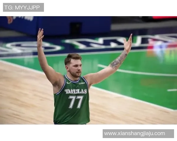 这件球衣好看吗?独行侠官宣带回绿色复古球衣和地板涂装! 这件球衣好看吗?独行侠官宣带回绿色复古球衣和地板涂装!